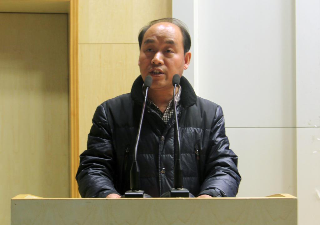 副院长梅创社主持会议